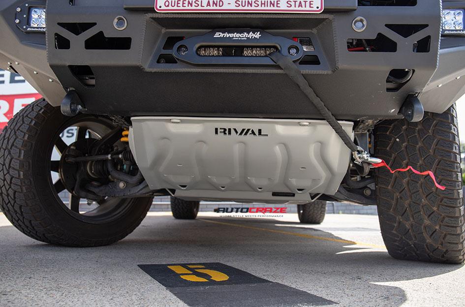 FORD RANGER MO970 GLOSS GREY CENTRE WITH BLACK LIP